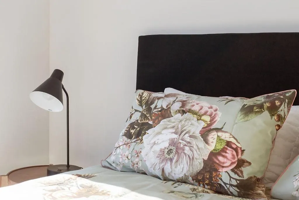 Stylish Brand New Sunny 3Bdrm 3Bth Garage Sleeps 6 Διαμέρισμα Κράισττσερτς