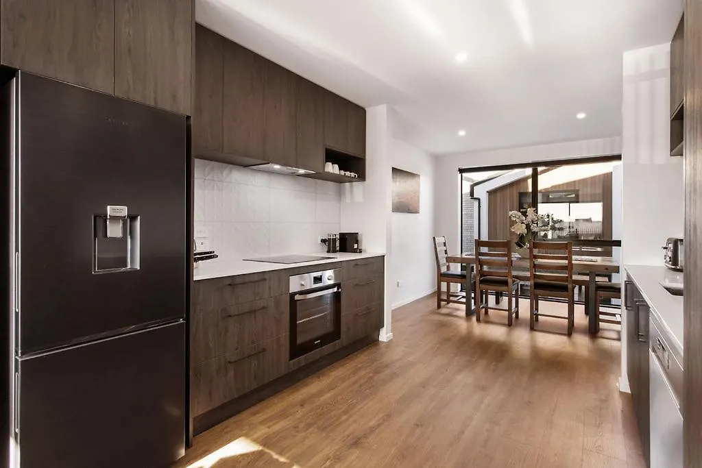 Stylish Brand New Sunny 3Bdrm 3Bth Garage Sleeps 6 Διαμέρισμα Κράισττσερτς